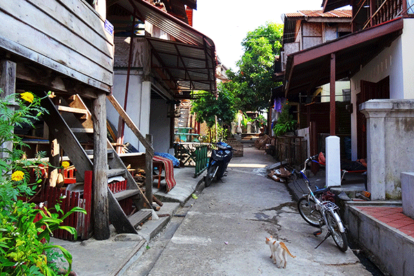 luang_prabang_cycling_biking_streets_laos