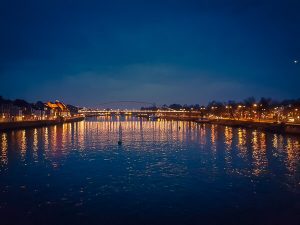 maastricht-weekend-city-guide-river-maas-by-night
